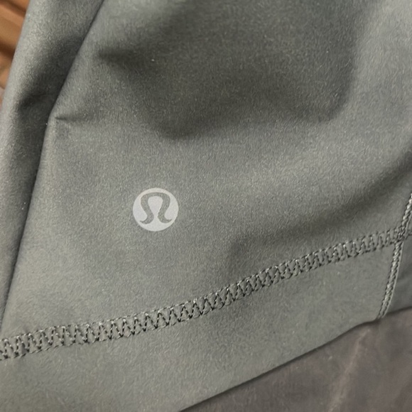 Lululemon jacket, black, SIZE 12 - Picture 12 of 13